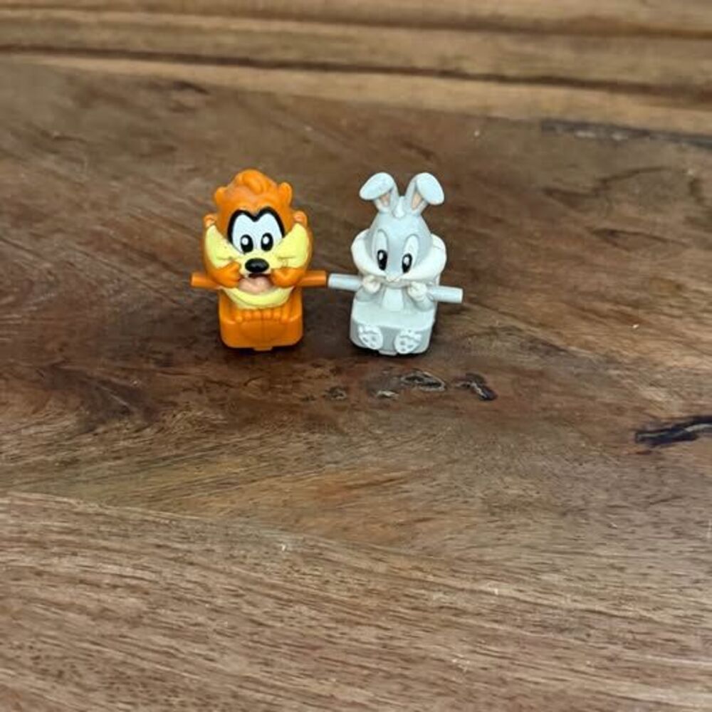 Vintage 1995 Warner Bros. Looney Tunes Bugs Bunny and Taz Miniature Figures/Cake